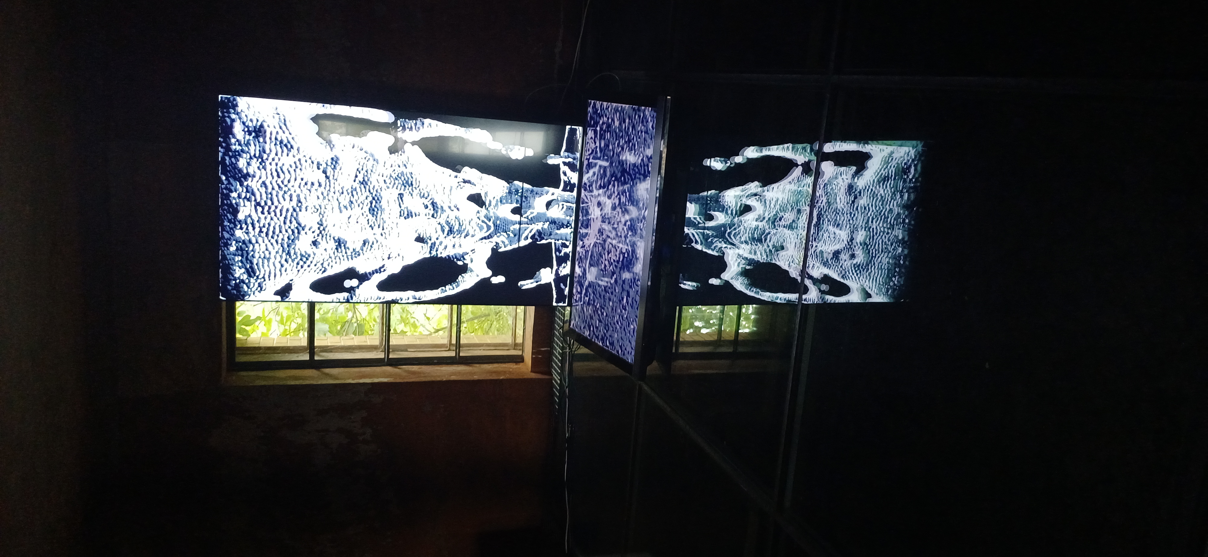 Cascada Digitală și Zeul Apelor